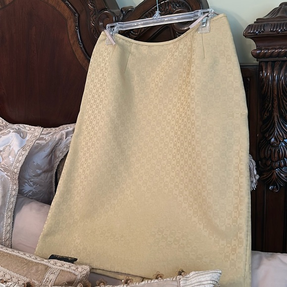 Suit - Picture 5 of 10